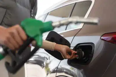 Motoristas em crise: ‘Regra dos 70&percnt;’ vira solução ou armadilha no preço da gasolina?