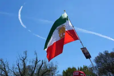 Jato Cai em Teerã e Revive Crise EUA-Irã de 1979: Nova Guerra Fria?