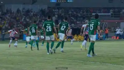 Junior Barranquilla abre o placar contra Palmeiras em Cartagena após polêmica penalidade!