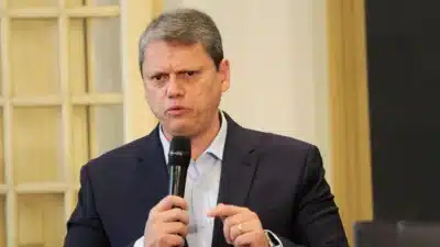 Tarcísio Acelera: Governo Libera Recursos Turbinados para Prefeituras na Corrida Eleitoral