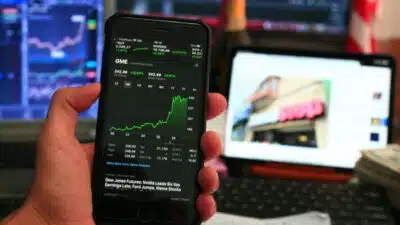 Bolsas Asiáticas disparam após acordo EUA-Irã abrir Estreito de Ormuz em 2026!