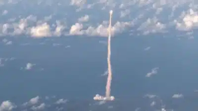 Artemis II: Incrível Lançamento Capturado por Passageiro de Avião!