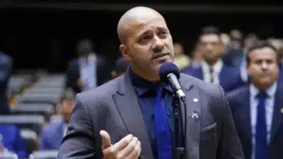 Ministro Moraes mantém restrições a Silveira e abala defesa no STF!