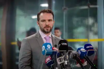 Crise no Combustível: Governo Lula Busca Unir Estados em Subvenção Urgente!