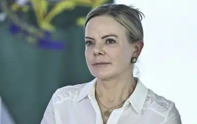 Gleisi Hoffmann lança candidatura surpreendente ao Senado do Paraná!