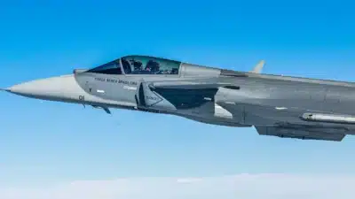 Jato Americano Cai no Irã: Crise Explosiva e Tripulação Desaparecida!