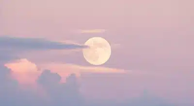 Lua Rosa Deslumbrante Ilumina o Céu em 2026: Um Fenômeno Cósmico!