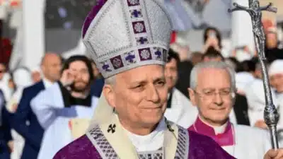 Papa Leão XIV Prostrado em Ritual Impactante da Sexta da Paixão!