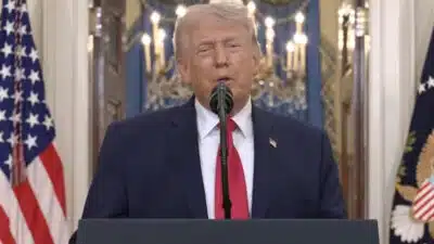 Trump Urge Intervenção Militar em Ormuz para Garantir Passagem de Petróleo